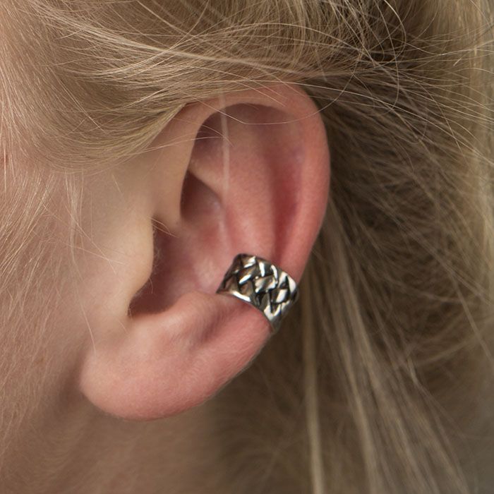 Ear cuff punotulla kuviolla