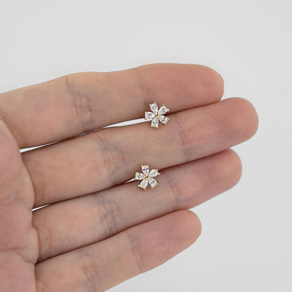 Sisäkierteinen labret viisilehtisellä kukalla