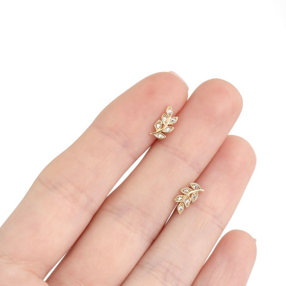 Sisäkierteinen labret lehtikoristeella