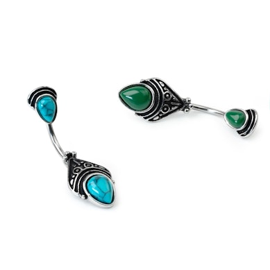 Napakoru filigraanikuviolla ja pisara jalokivillä