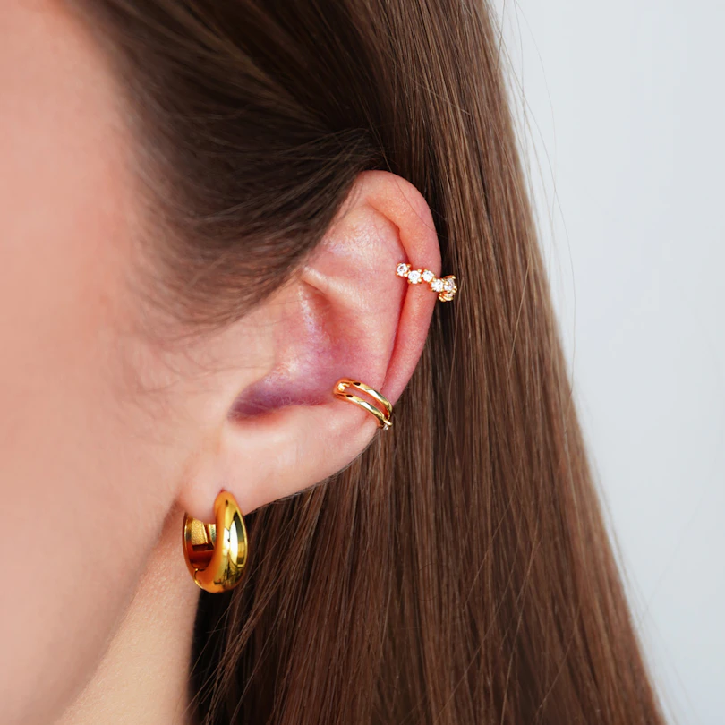 Earcuff epäsymmetrisillä korukivillä