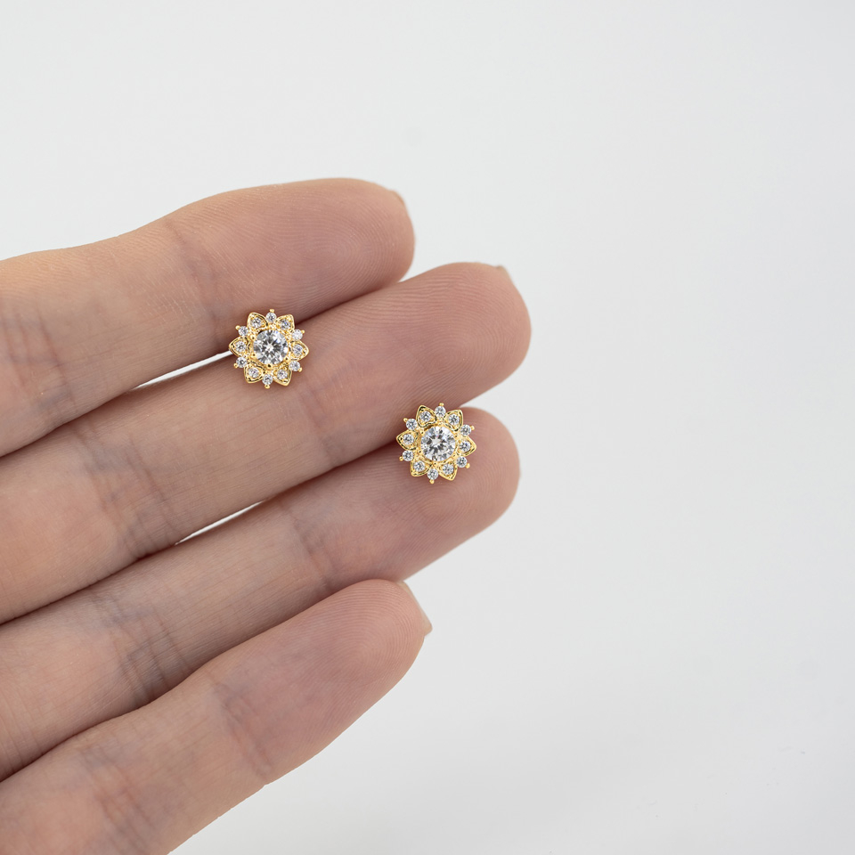 Sisäkierteinen labret lootuskukalla