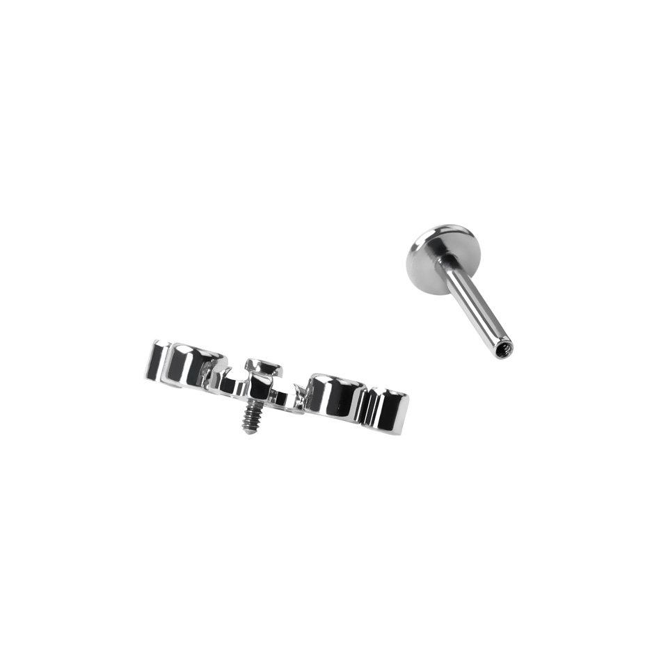 Titaanilabret kukalla ja zirkoniakivillä