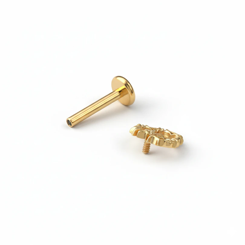 Titaaninen piikkilankasydän-labret