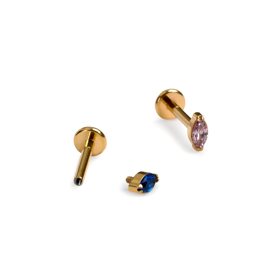 Titaaninen labret erivärisin tunnekivin