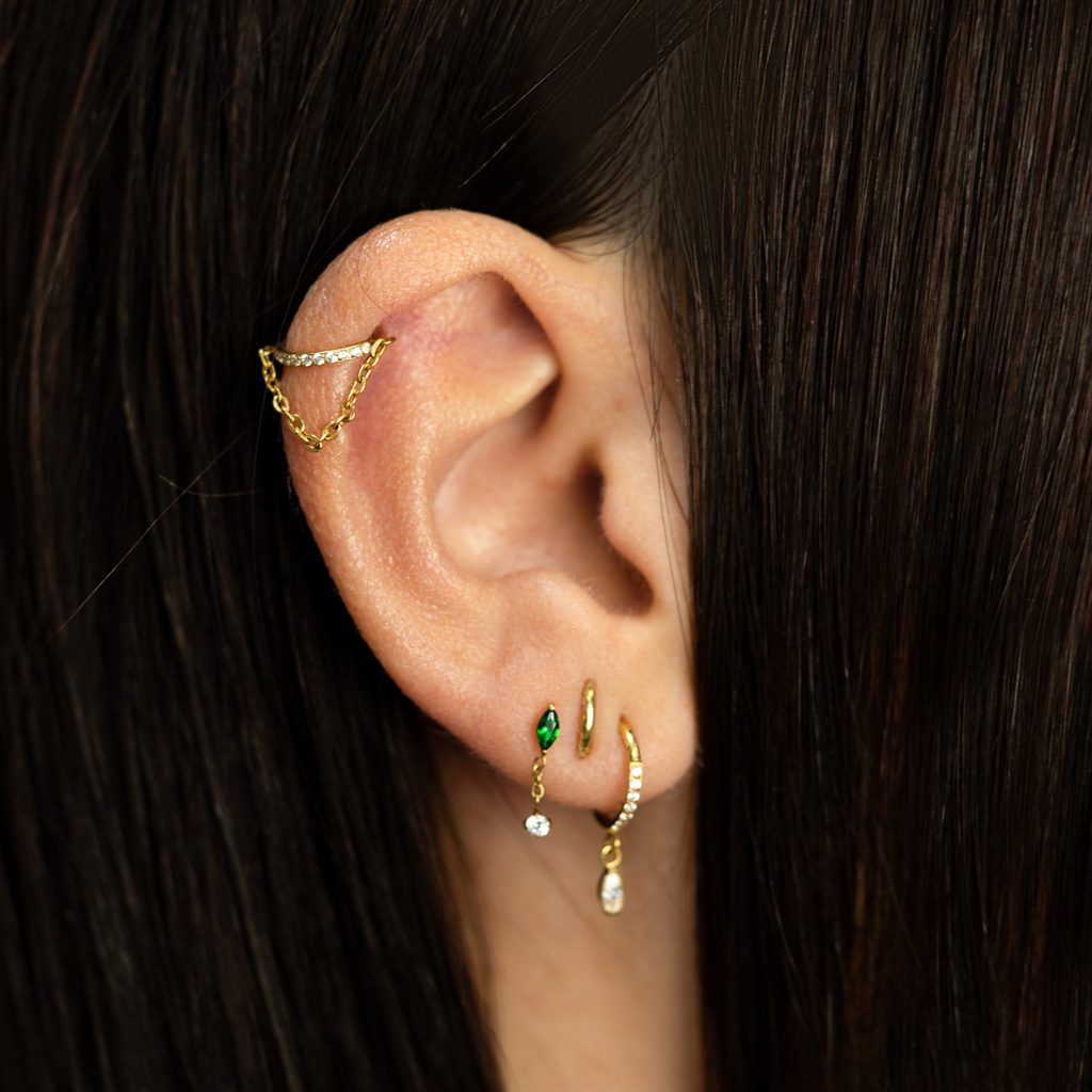 Titaaninen labret smaragdinvärisellä korukivellä ja riipuksella