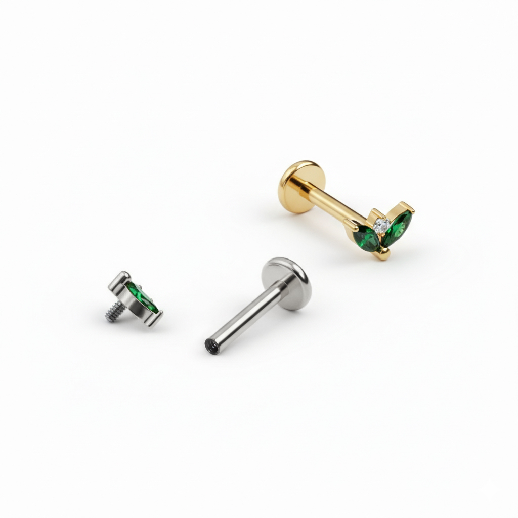 Titaaninen labret smaragdinvärisellä korukiviparilla
