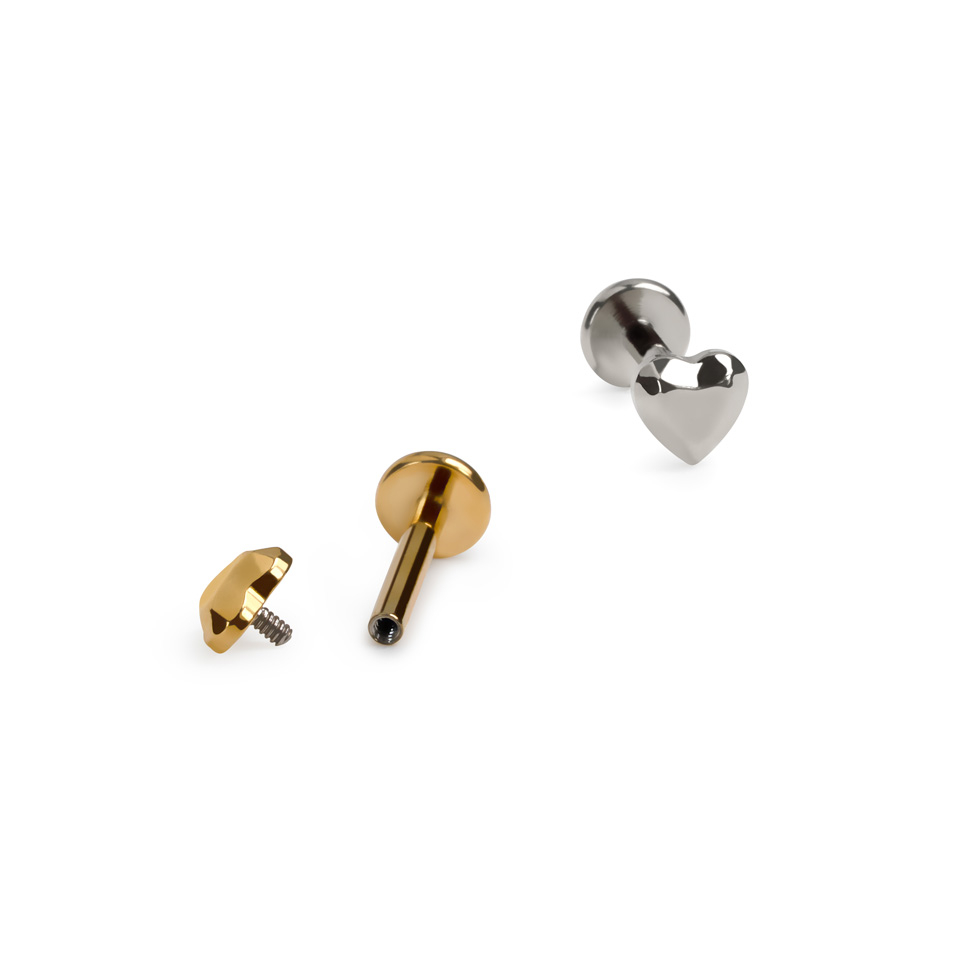 Titaaninen labret monisärmäisellä sydämellä