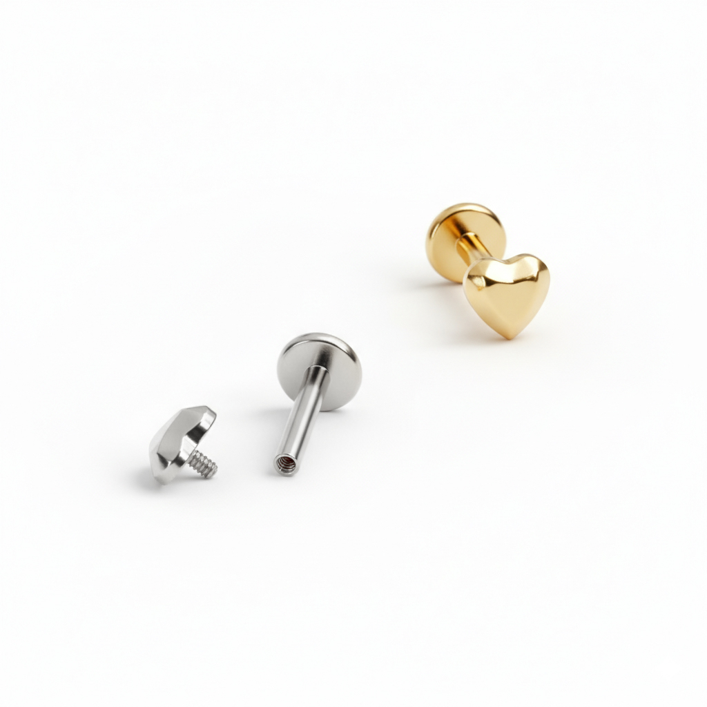 Titaaninen labret monisärmäisellä sydämellä