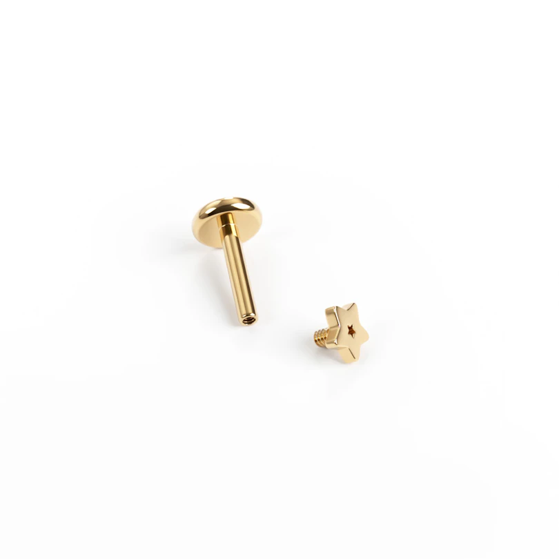 Titaaninen labret pienellä tähdellä