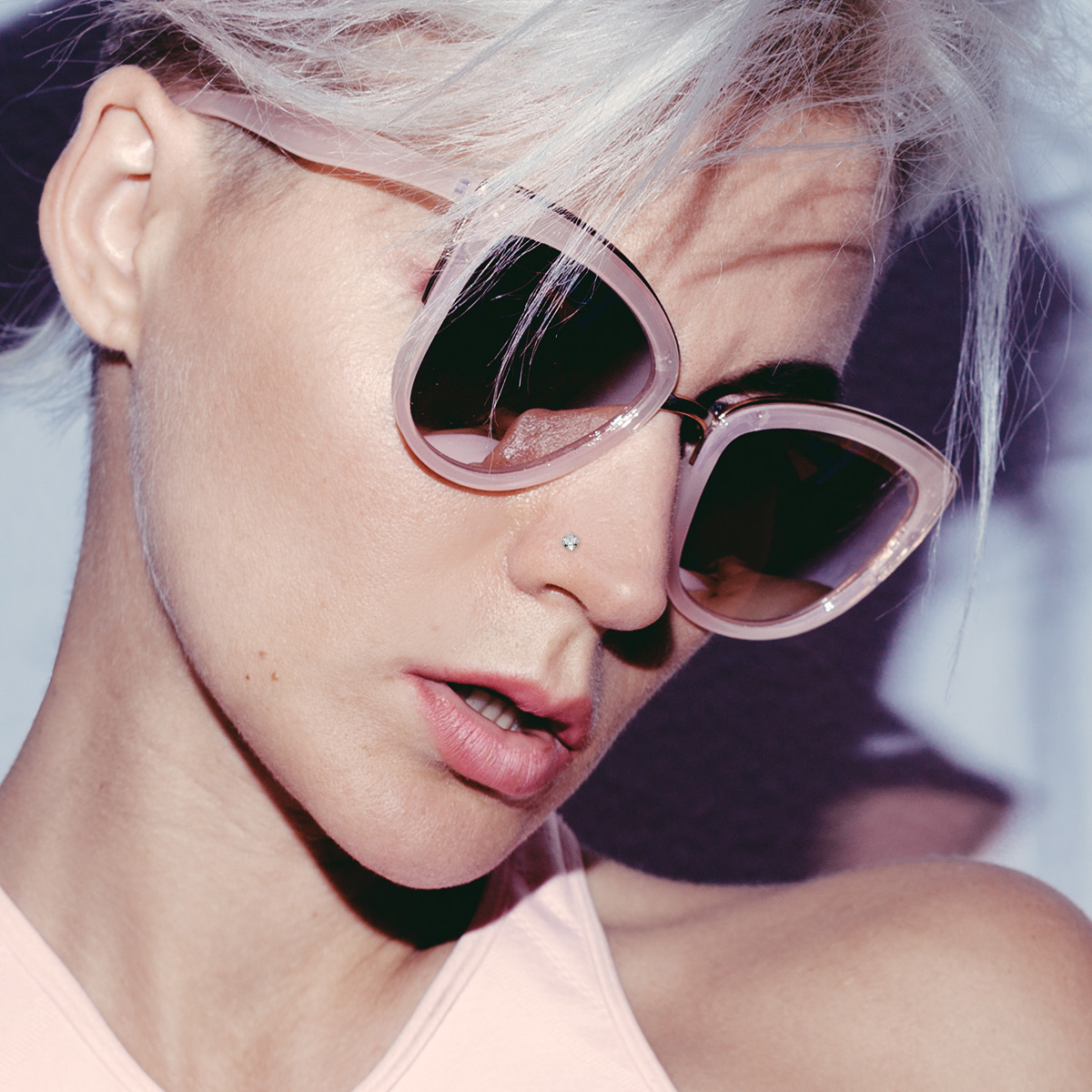 Nenäkoru jalokivellä eri malleissa