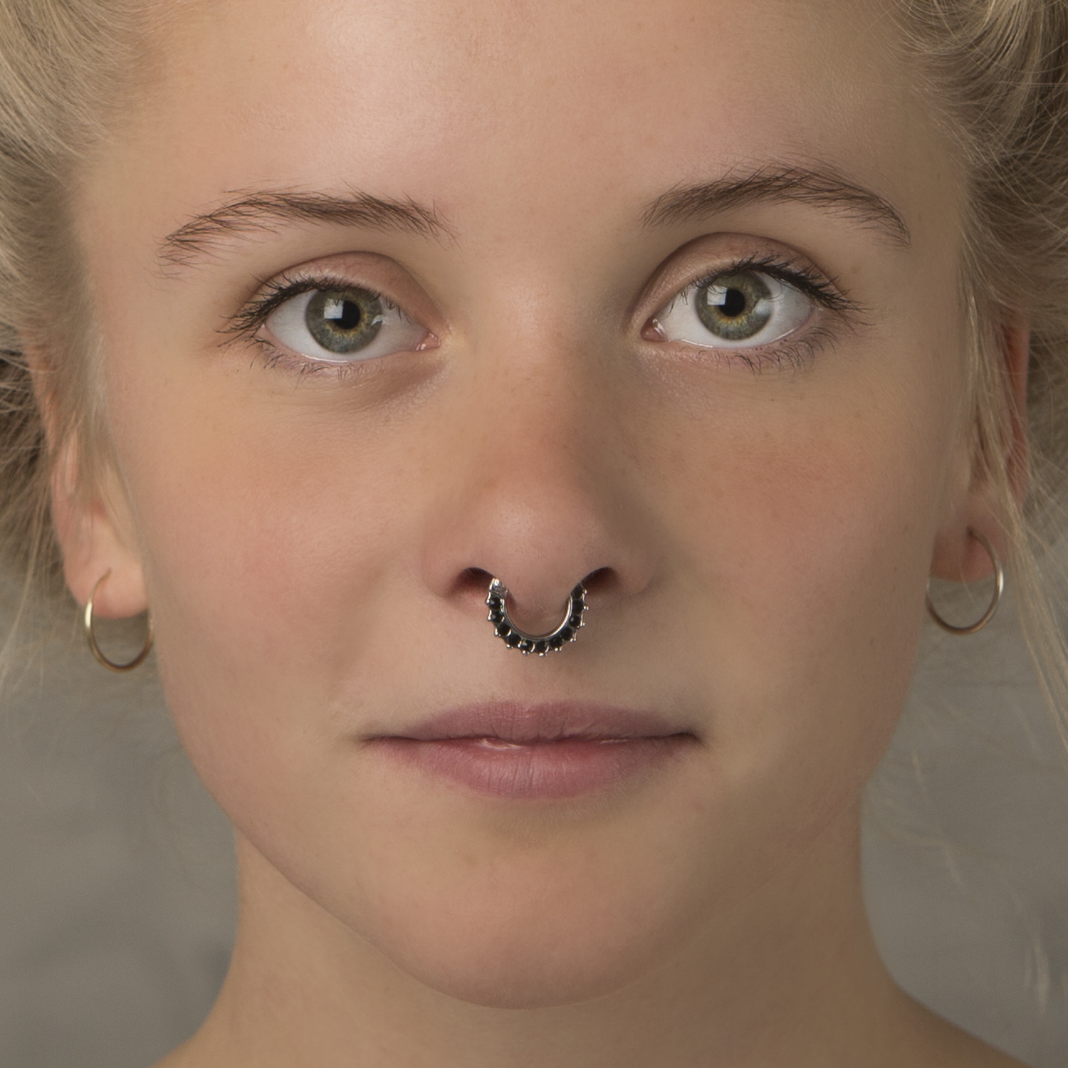 Septum clicker jalokivireunalla