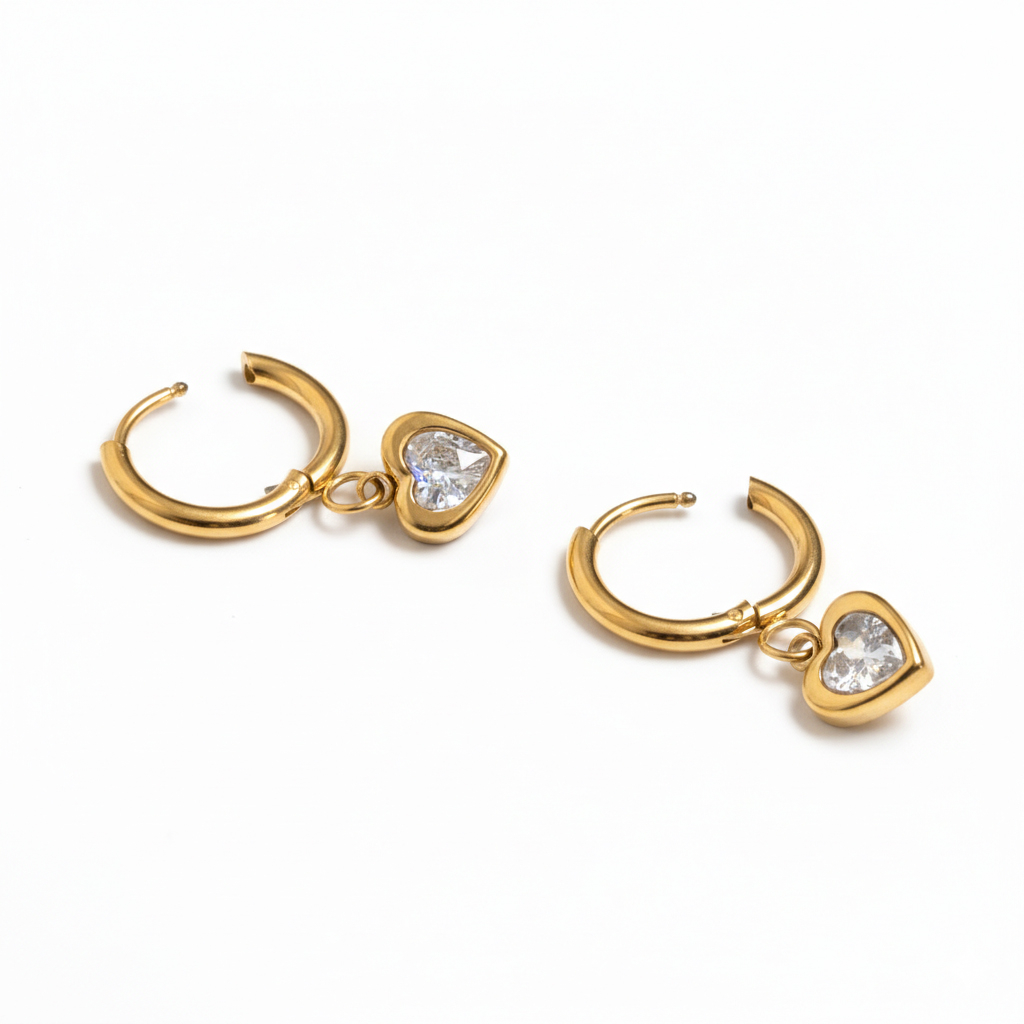 Vannepari sydänriipuksilla