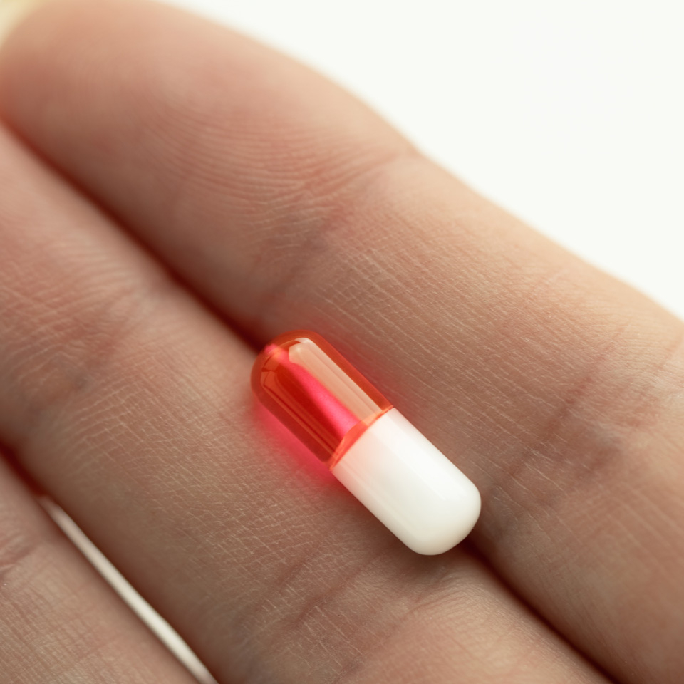 Kielikoru kaksivärisellä pillerillä