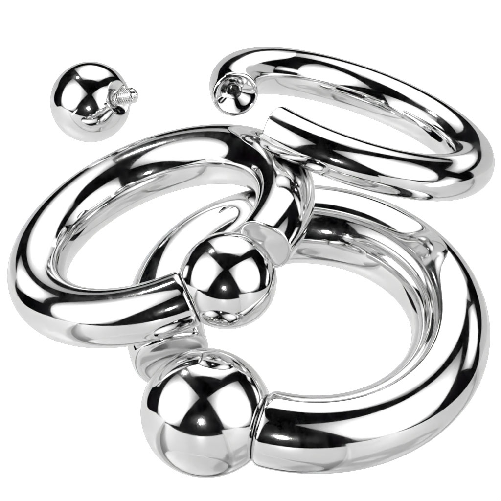 Suuri captive bead -titaanirengas